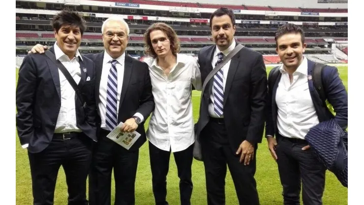 Iván Zamorano, Luis Omar Tapia y sus colegas