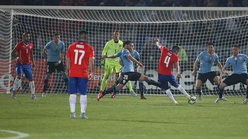 Mauricio Isla recordó su gol a Uruguay, que hoy cumple 5 años
