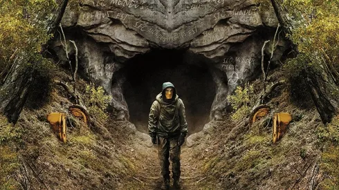 Jonas vuelve desde el futuro-pasado para salvar a todos del apocalípsis.