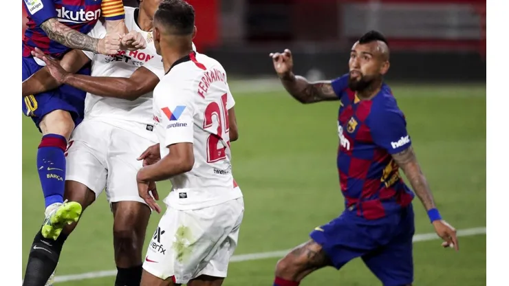 Vidal casi anota un golazo.