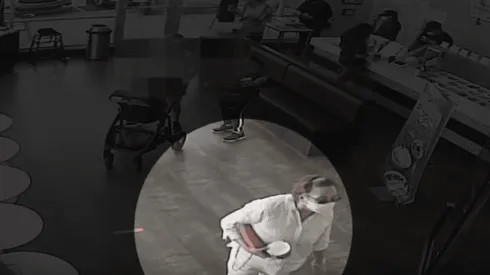 El ataque racista se realizó en la fila d euna cafetería.