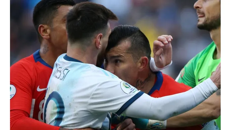 Medel y Messi tuvieron un fuerte encontrón en la última Copa América