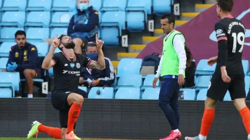 El francés Olivier Giroud le dio la victoria a Chelsea ante Aston Villa