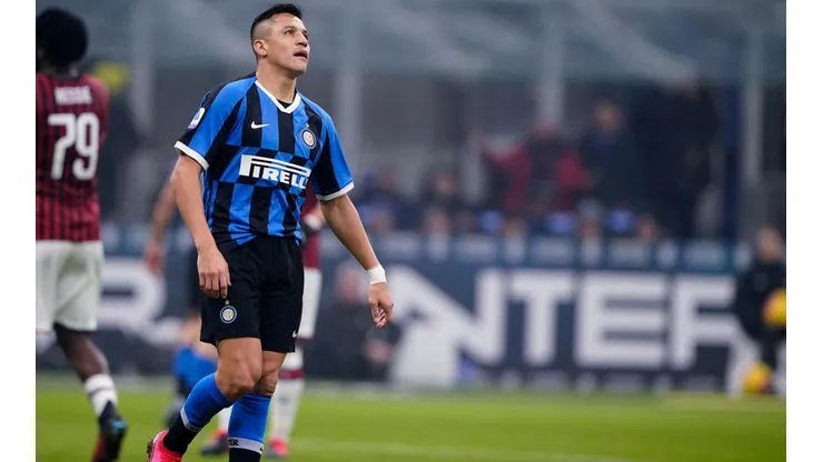 Alexis Sánchez enfrentando al Milan