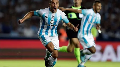 Marcelo Díaz festejando su recordado gol para Racing ante Independiente
