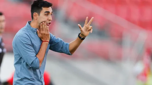 Francisco Meneghini, DT de Audax Italiano, cree que el fútbol no regresará en la fecha estipulada, dado el comportamiento de la emergencia sanitaria en Chile.