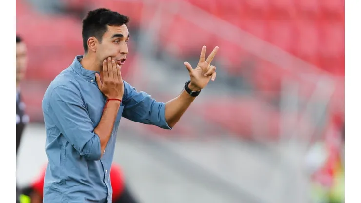 Francisco Meneghini, DT de Audax Italiano, cree que el fútbol no regresará en la fecha estipulada, dado el comportamiento de la emergencia sanitaria en Chile.