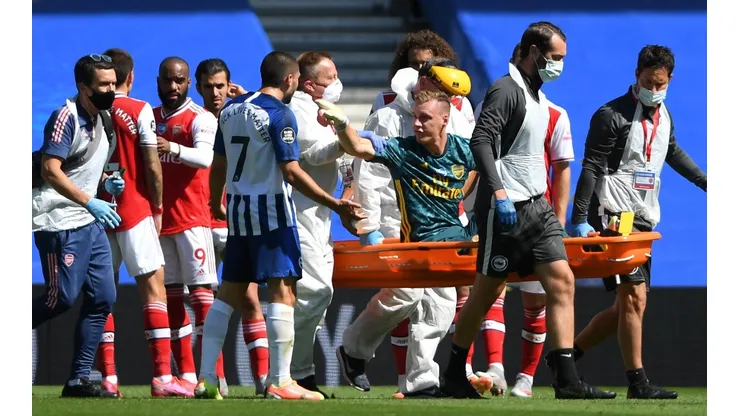 Bernd Leno encara a su infractor