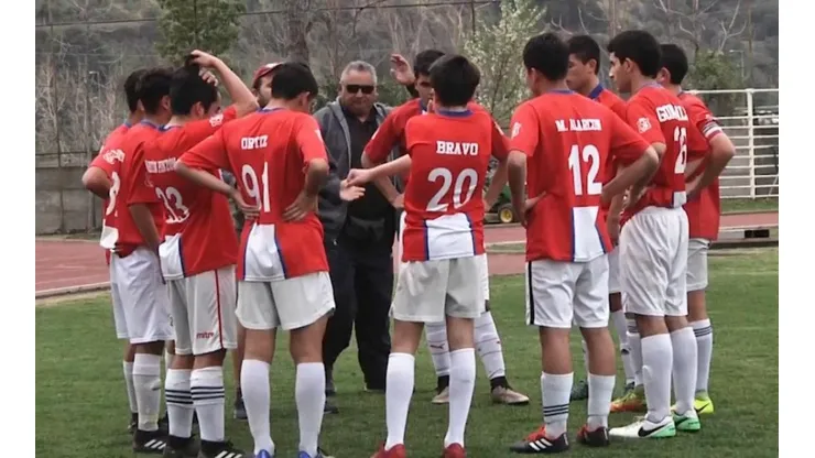 Patricio Ancán lleva adelante la rama de fútbol del Instituto Nacional.