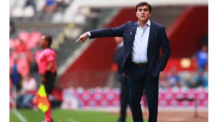 Gustavo Quinteros dirigiendo a Xolos