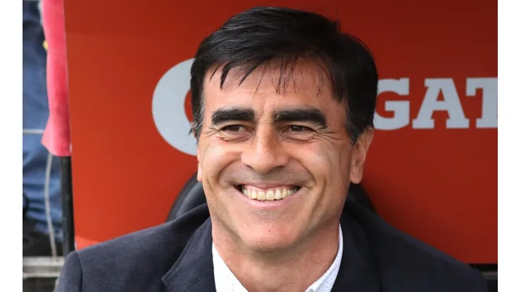 Gustavo Quinteros aparece en el horizonte como uno de los principales candidatos para asumir la dirección técnica de Colo Colo