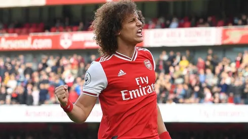 Pese a ser el principal responsable de la caída del Arsenal ante Manchester City, el brasileño David Luiz quiere que el club cañonero extienda su contrato hasta 2022
