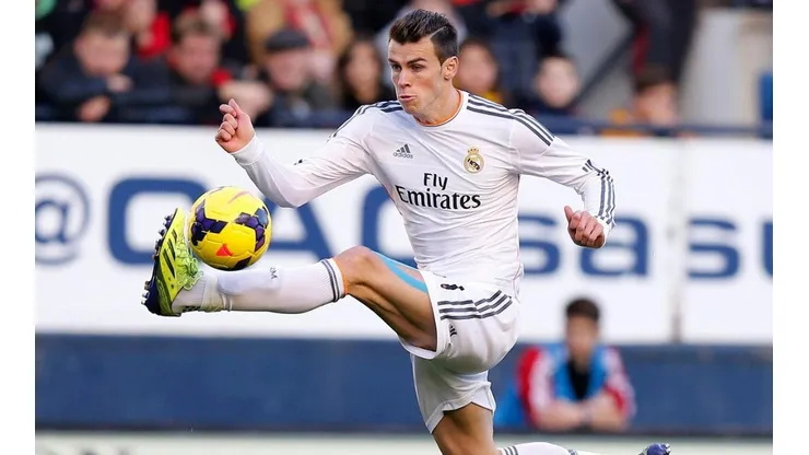 Gareth Bale celebró la clasificación de su selección para la Eurocopa con una bandera que tenía escrita la frase "Gales, Golf, Madrid. En ese orden", lo que desató la furia de la afición merengue.