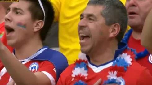 Un hincha chileno que cantó con pasión el himno y luego su imagen fue viralizada en redes sociales