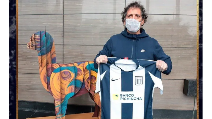 Mario Salas ya está en Perú para su desafío con Alianza Lima