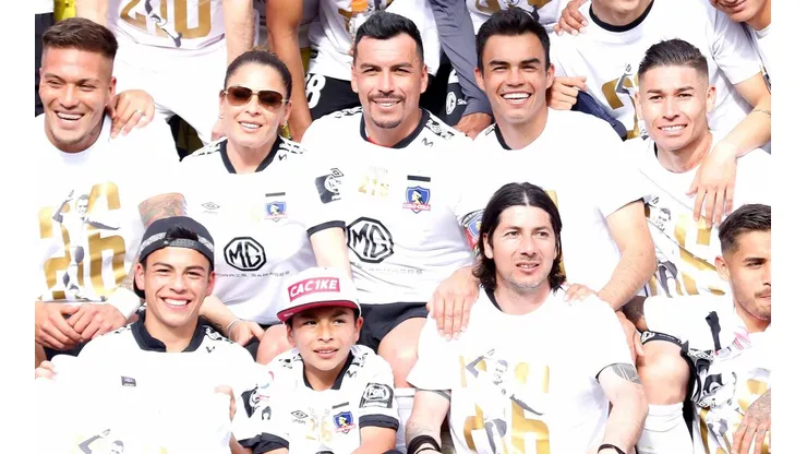 Esteban Paredes es el centro de la atención de los hinchas de Colo Colo. Su futuro no está claro
