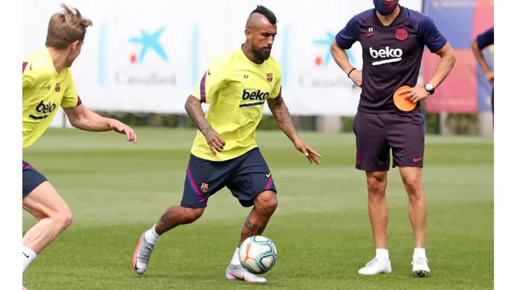 Arturo Vidal tiene campo abierto para quedarse con la titularidad en el Barcelona, en la visita clave al Sevilla