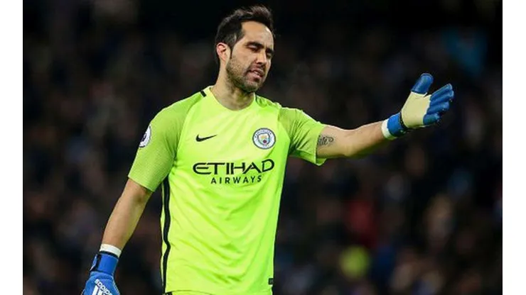 Guardiola no citó al portero Bravo para el reestreno de Manchester City ante Arsenal.