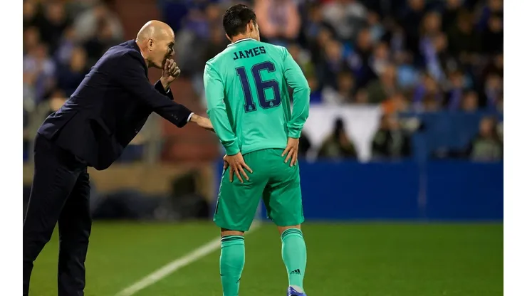Zinedine Zidane junto a James Rodríguez en la actual temporada en el Real Madrid