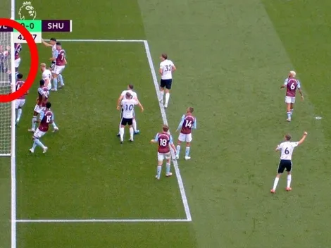 Al Sheffield le roban descaradamente y el VAR no dice ni pio