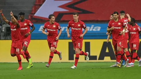 Bayer Leverkusen ganó un partido clave con Charles Aránguiz como titular