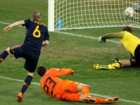 Presentan estatua de Andrés Iniesta totalmente desnudo