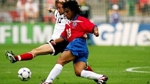 Fabián Estay jugando contra Austria en el Mundial de Francia 1998