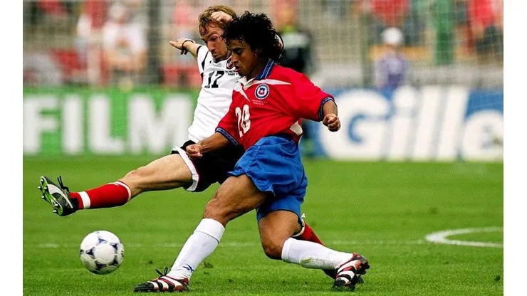 Fabián Estay jugando contra Austria en el Mundial de Francia 1998