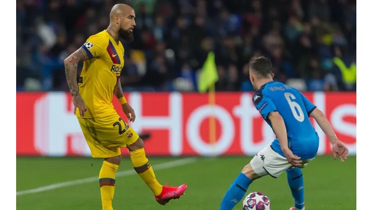 Arturo Vidal enfrentando al Nápoli en octavos de Champions League