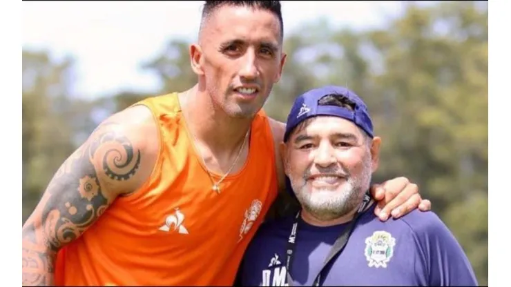 Diego Maradona aplaudió la donación de Lucas Barrios