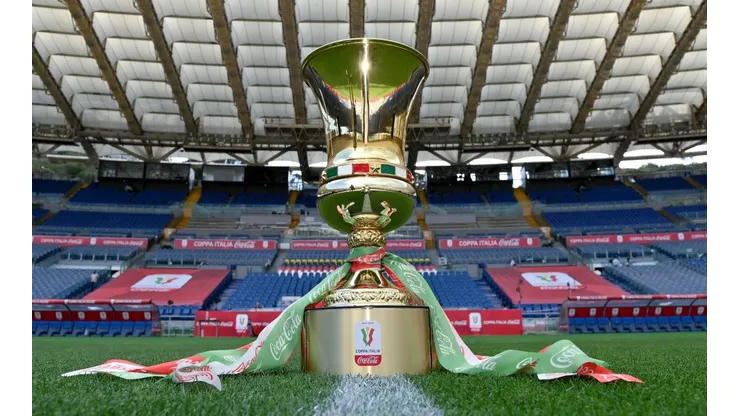 Este trofeo se llevará el ganador del encuentro entre Juventus y Napoli en el Estadio Olímpico de Roma.