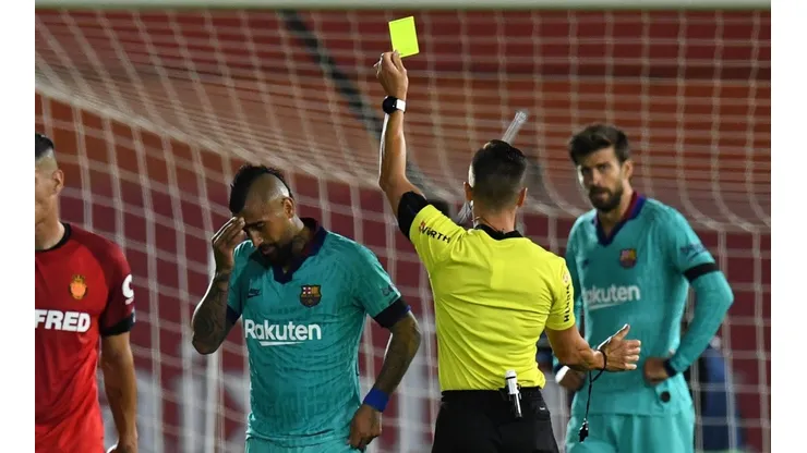 Arturo Vidal recibió su cuarta tarjeta amarilla ante el Mallorca y quedó apercibido