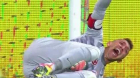 Muslera se lesionó a los 15 minutos de partido