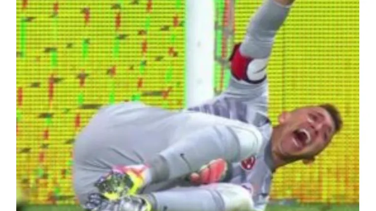 Muslera se lesionó a los 15 minutos de partido