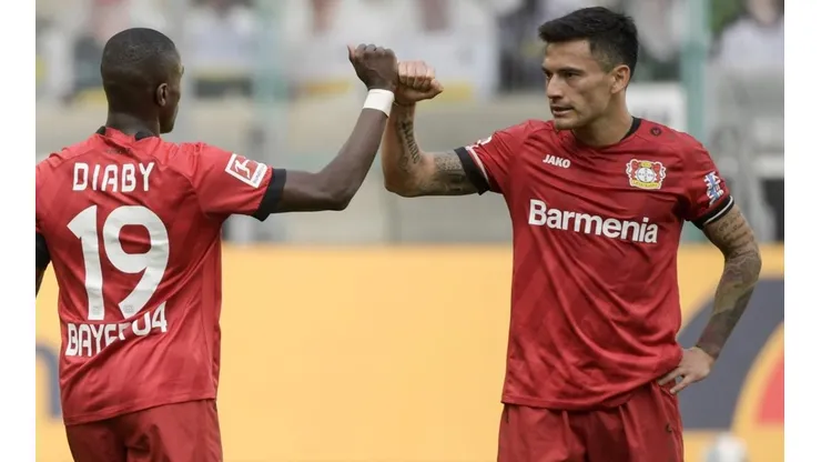 Charles Aránguiz suma elogios en el Bayer.
