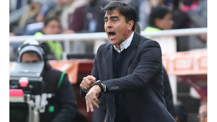 Quinteros no llegará a Colo Colo, por ahora