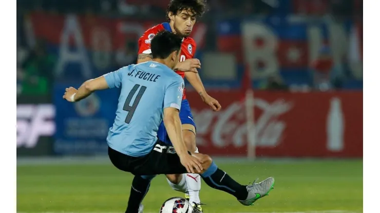 Permiso. Valdivia deja atrás a Fucile.