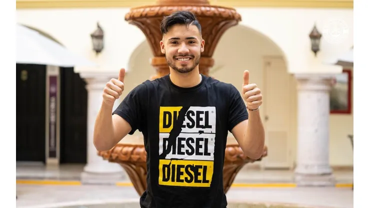 Nicolás Díaz arriba a Mazatlán