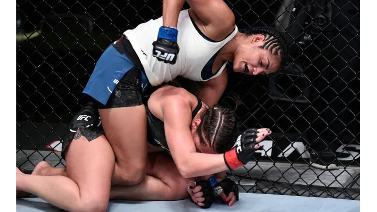 Cynthia Calvillo controló gran parte del combate ante Jessica Eye