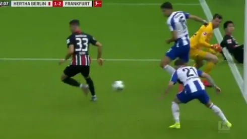 André Silva define de taco