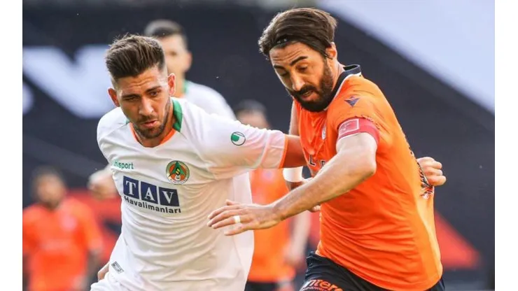 Başakşehir derrotó en casa a Alanyaspor en el regreso del fútbol turco