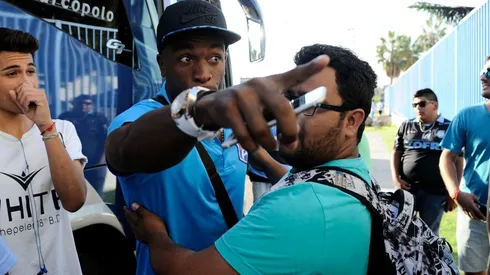 Rentería discute con los hinchas de Deportes Iquique luego de un clásico nortino