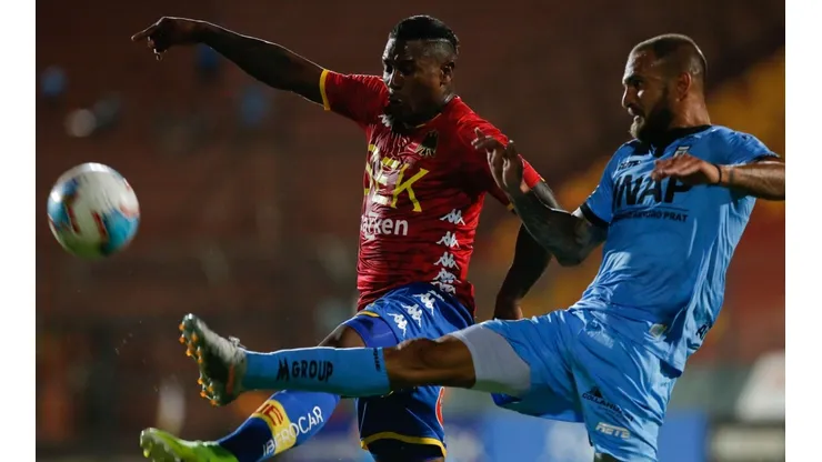 Lucas Aveldaño ante Unión Española