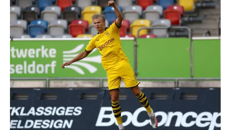 Erling Haaland marcó con un increíble golpe de cabeza para Borussia Dortmund
