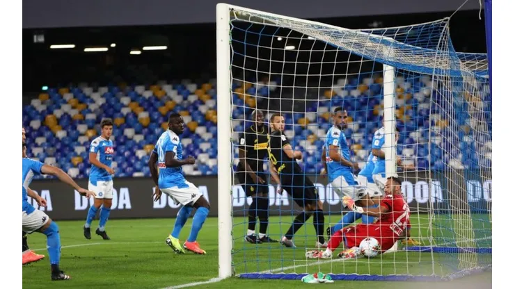 Eriksen abrió la cuenta con un tiro desde la esquina
