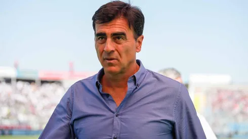 Gustavo Quinteros en el Monumental enfrentando a Colo Colo. ¿Vuelve para ser local?