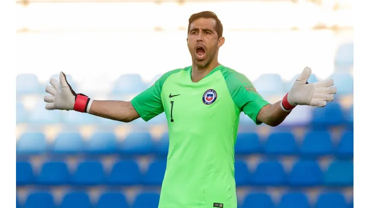 Claudio Bravo ante Guinea