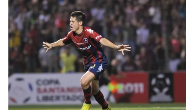 Juan Manuel Iturbe festejando frente a Colo Colo