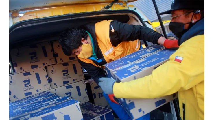 Las cajas de alimentos ya se están repartiendo por todo Chile.