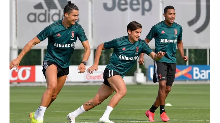 Cristiano Ronaldo y Paulo Dybala entrenando en Turín